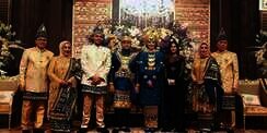 Foto Bareng SBY dan Amien Rais, Busana Valerie Thomas Disorot
