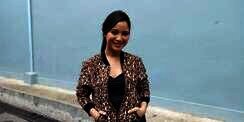 Saking Cintanya, Artis Ini Perlakukan Batik Secara Istimewa