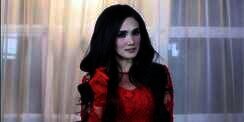 Apa yang Aneh dalam Foto Mulan Jameela di Mal Ini?