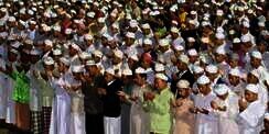 Imam Tak Berqunut Subuh tapi Makmun Membacanya, Sahkah?