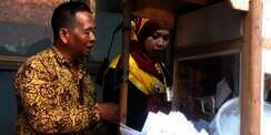 Siti Marfuah, Anak Tukang Sate Keliling Peraih Cumlaude