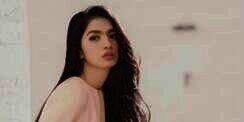 Pose Menggoda Angel Karamoy Bikin Geger