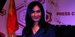 Plesir ke Luar Negeri, Astaga! Iis Dahlia Rasakan Hal Ini