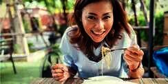 5 Kebiasaan Makan yang Bisa Bikin Sariawan, Apa Saja?