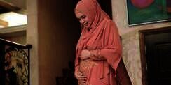 Hamil Makin Besar, Siti Nurhaliza Naik Kursi Roda