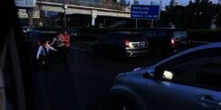 Misteri Bapak-bapak yang Baku Pukul di Tol Dalam Kota