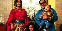 Nia Ramadhani `Ngegap` Sang Suami Lirik Wanita Lain