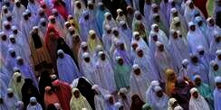 Bolehkah Sholat dengan Pakaian Transparan?