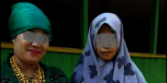 Viral! Wanita Pakai Emas Berlebihan Ini Jadi Sorotan di Madura