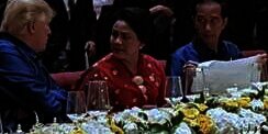 Iriana Diajak Ngobrol Donald Trump, Lirikan Jokowi...