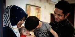 Selfie Bareng Anak, Wajah Bule Putra Kedua Alyssa Jadi Sorotan