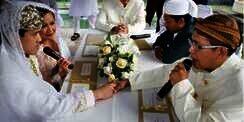 Sudah Mewakilkan, Benarkah Wali Nikah Tak Boleh Hadir Akad?