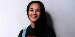Saat Chelsea Islan Berdoa Memakai Tasbih
