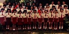 Dua Anak SD di Foto Lawas Ini Sekarang Jadi Seleb, Siapa?