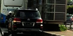 Mobil Pelat B 1 UNO Masuk Jalur Busway, Ini Jawaban Sandiaga
