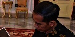 Ada Nomor Induk Mahasiswa di Tanda Tangan Jokowi, Bisa Jawab?