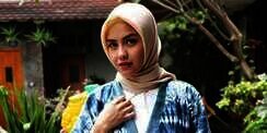 Riasan Wajah Revalina S Temat Bertabur Swarovski, Memukau!