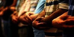 Muncul Keraguan Lanjut atau Hentikan Sholat, Batal?