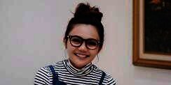 Gaya Simpel Rina Nose dengan Penutup Kepala, Berhijab Lagi?