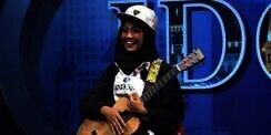 Hijab `Swag` Ayu Putrisundari Pukau Juri Indonesian Idol