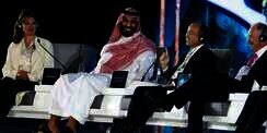 Putra Mahkota Saudi Tertangkap Kamera Menyetir Sendiri