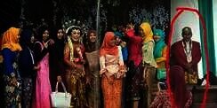 Foto Pengantin Viral Gara-gara Istri Cuekin Suami