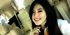 Unggah Foto `Alay`, Bagian Tubuh Via Vallen Jadi Sorotan