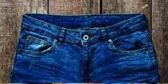 Perawat Beli Jeans Bermerek via Online, Bonusnya Bikin Jijik