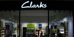 Gerai Sepatu Clarks Banting Harga 80%, Mau Tutup Toko?