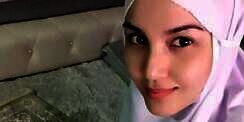 Dituduh Sholat Pakai Makeup, Artis Cantik Bungkam Warganet
