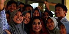 Ketika Puti Guntur Soekarno Jadi Rebutan Foto Groufie