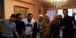 Foto Bareng Sahrul Gunawan CS, Kaki Shireen Sungkar Disorot