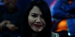 Heboh! Rita Sugiarto Disawer Uang Rp250 Juta Sekali Nyanyi
