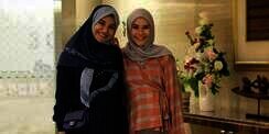 Adu Gaya Duo Bumil Shireen Sungkar-Zaskia Mecca, Pilih Mana?