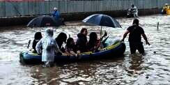 Hujan Deras, Jakarta Dikepung Banjir