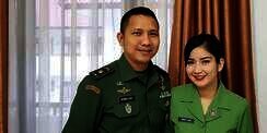 Punya Suami Tentara, Begini Pesona Seleb Saat Pakai Seragam