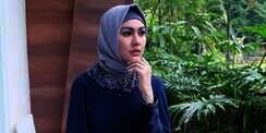 3 Penampilan Terbaru Kartika Putri dengan Hijab