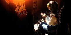 Selamatkan Diri dari Fitnah Dunia dengan 4 Amalan Ini