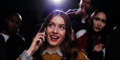 Lihat Cahaya Terang Pas Nonton di Bioskop, Astaga Si Wanita ..