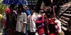 Brak! Jembatan Roboh, Rombongan Pengantin Pria Berjatuhan