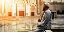Teguran Khalifah Umar pada Anak Muda Berlama-lama di Masjid