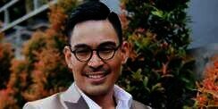 Jarang Terekspos, Ternyata Begini Keluarga Robby Purba