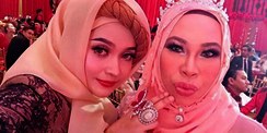 Gaya Jilbab Frozen Artis Jadi Sorotan, Apa yang Keliru?