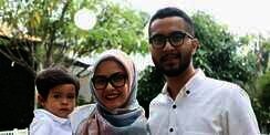 Bikin 'Baper' Potret Manis Revalina S Temat dan Keluarga 