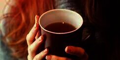 Tak Banyak Orang Tahu, Ini Bahaya Minum Teh Saat Perut Kosong