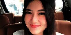 Foto Bareng Artis Idola, Baju Via Vallen Malah Curi Perhatian