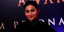 Ariel Tatum Terjepit Pintu Mobil, Foto Jarinya Bikin Ngilu