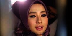 Gaya Makeup Laudya Cynthia Bella Bikin Wajah Bersinar