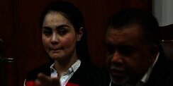 Tubuh Jennifer Dunn Lebih Berisi dan Perut Buncit, Hamil?