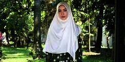 Berbusana Syar`i Modis Saat Travelling, Kenapa Tidak?